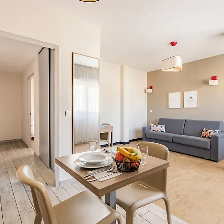 Aparthotel Appart'city Classic Centre - Pays De Geneve 3*